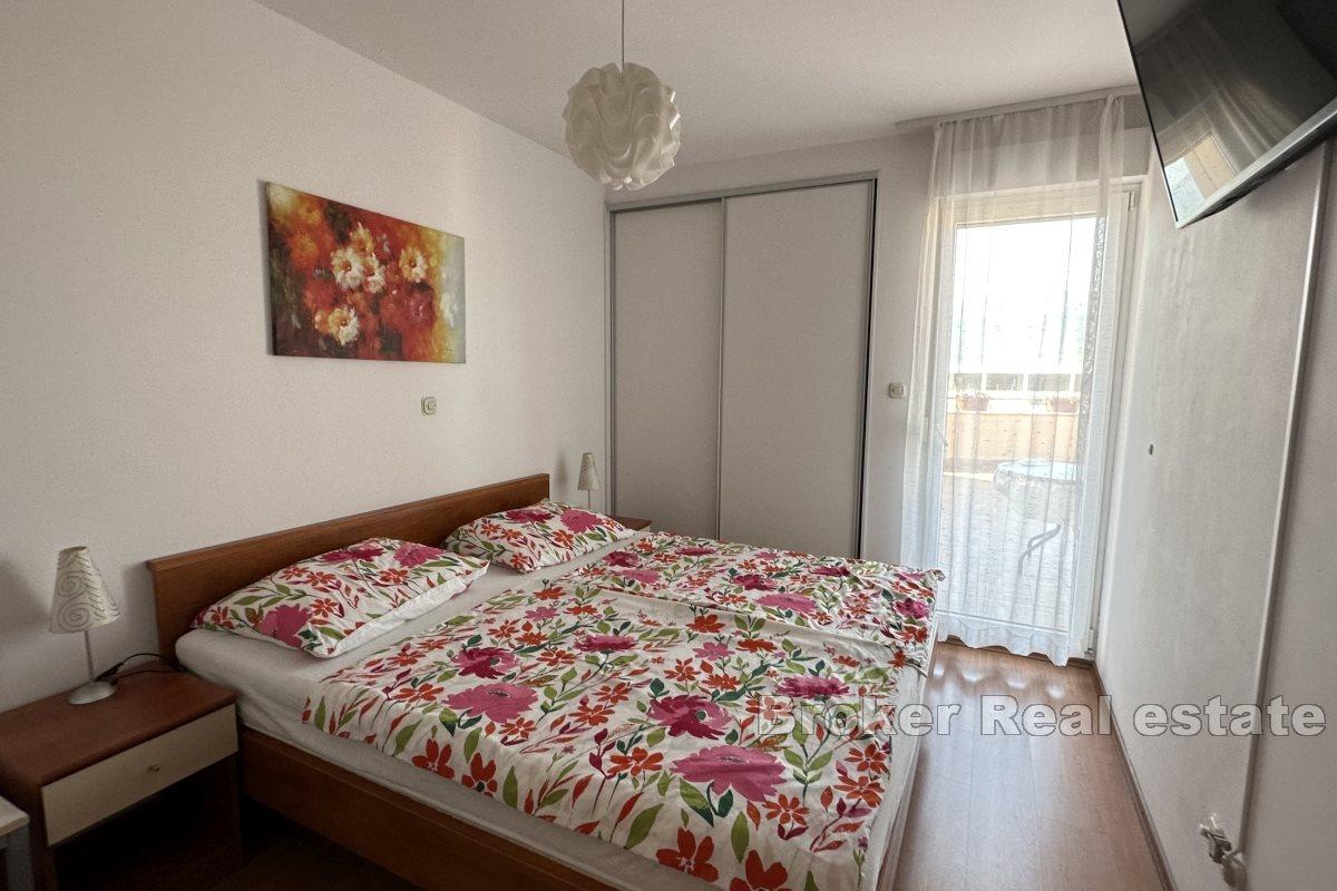 Appartamento con due camere da letto in una zona trafficata