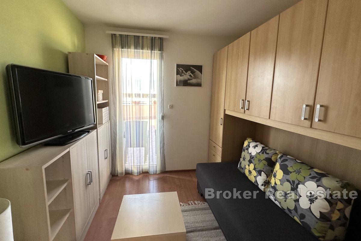 Appartamento con due camere da letto in una zona trafficata
