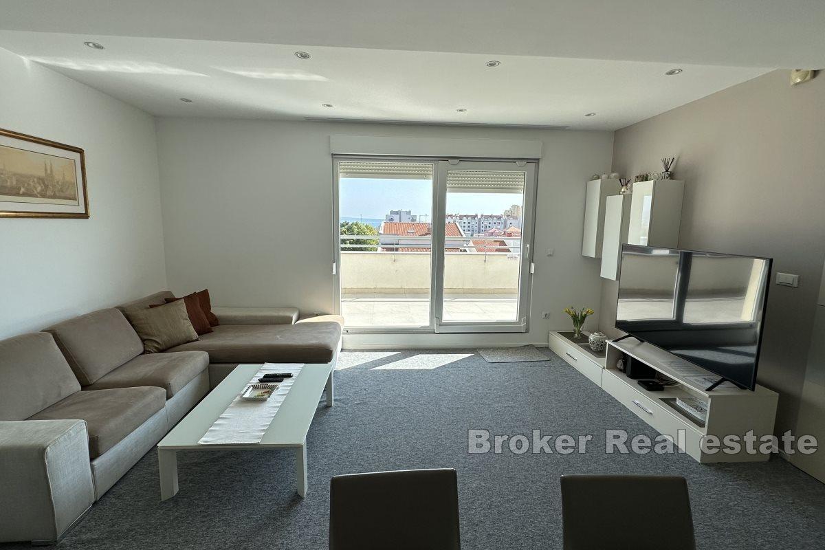 Attraktiv toppleilighet med stor terrasse og jacuzzi