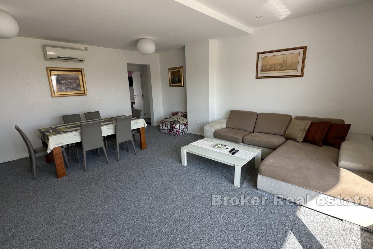 Attractive penthouse with large terrace and jacuzzi