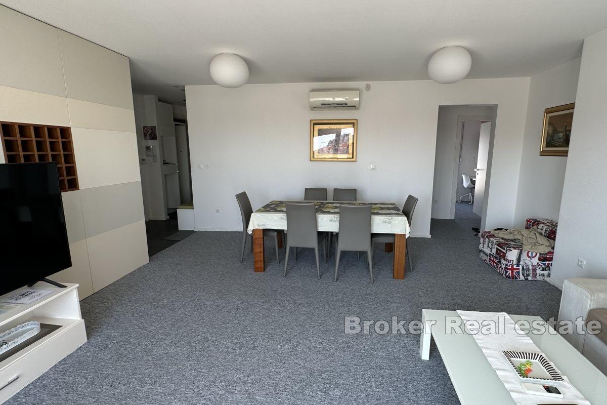 Attractive penthouse with large terrace and jacuzzi