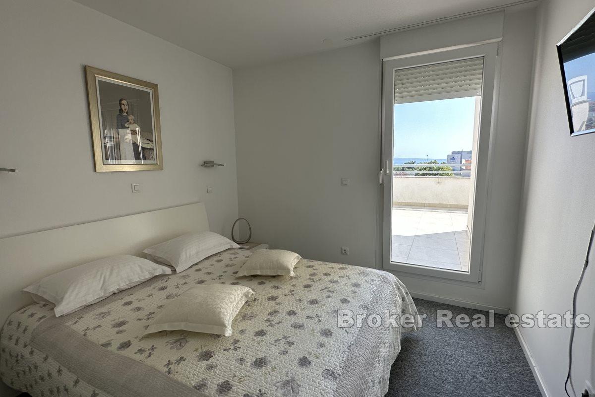 Attraktiv takvåning med stor terrass och jacuzzi