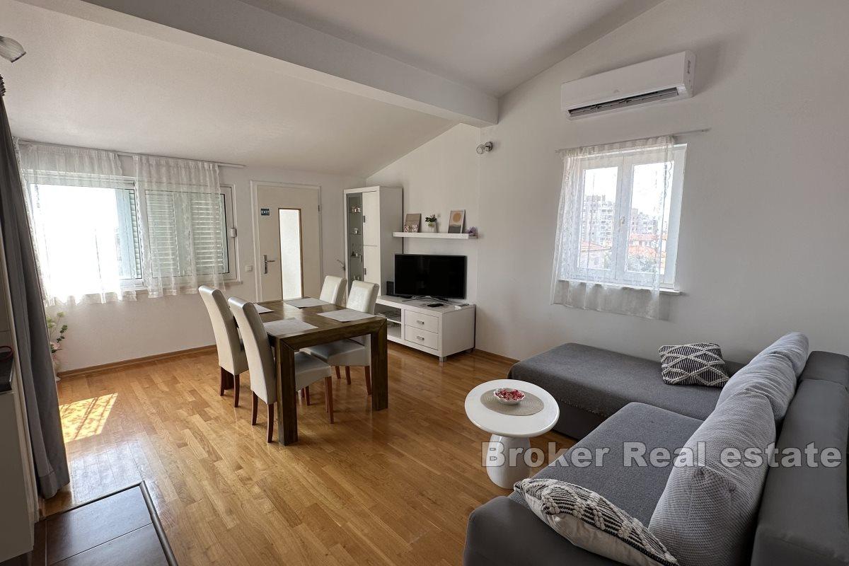 Appartement confortable de deux chambres dans un endroit calme