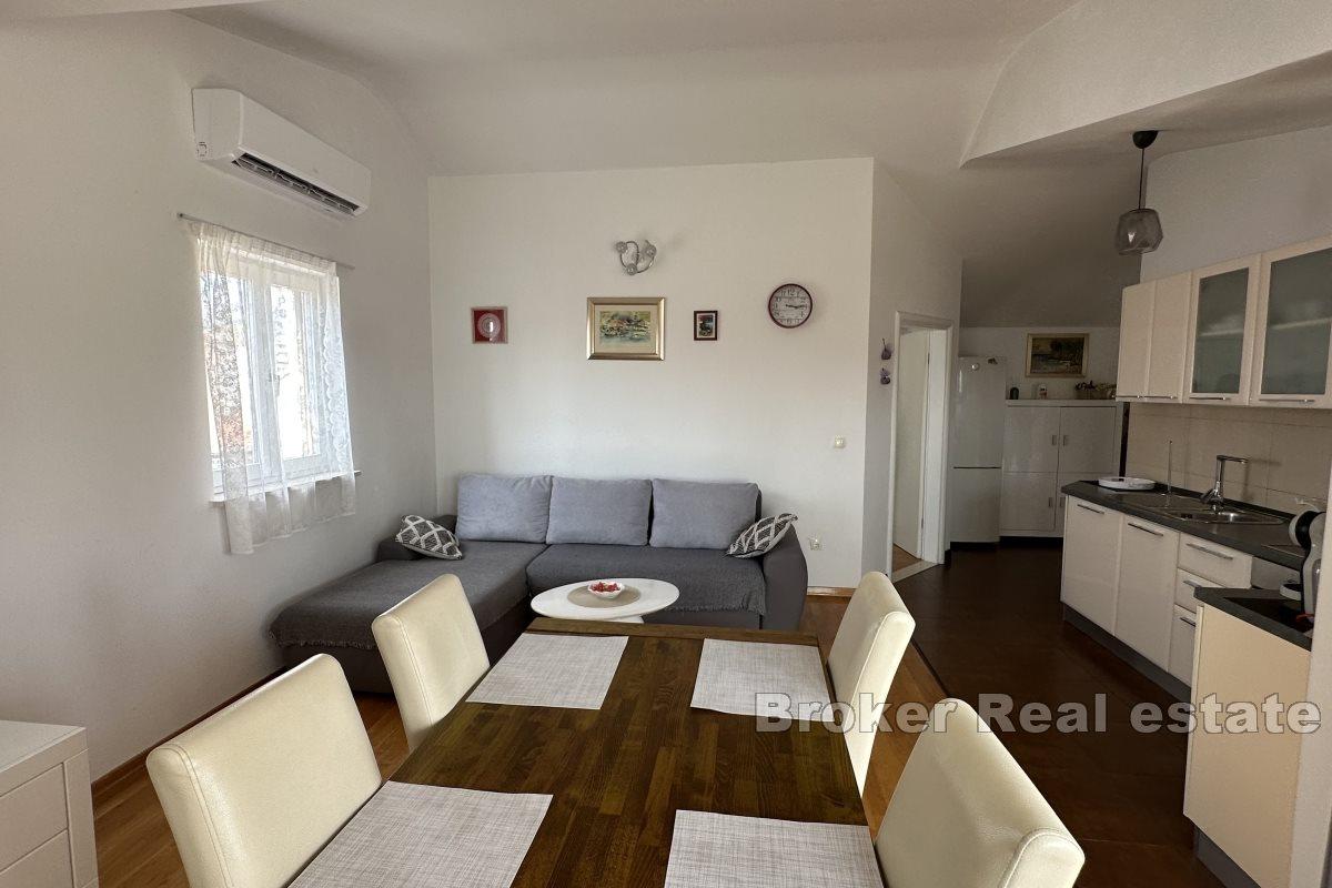 Appartement confortable de deux chambres dans un endroit calme