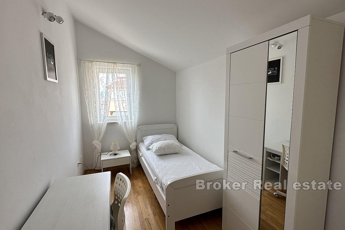 Appartement confortable de deux chambres dans un endroit calme