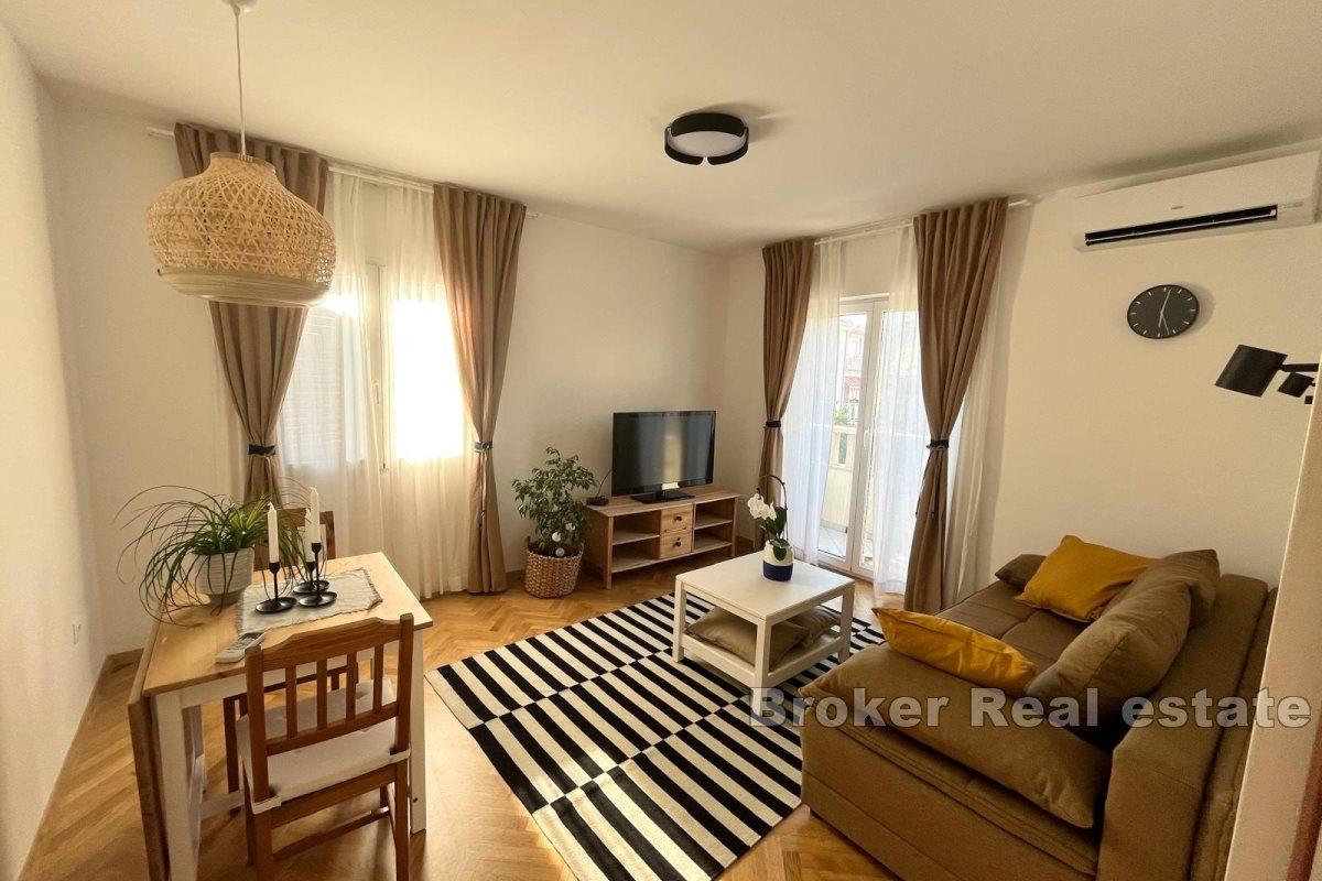Geräumiges Apartment mit einem Schlafzimmer und Balkon
