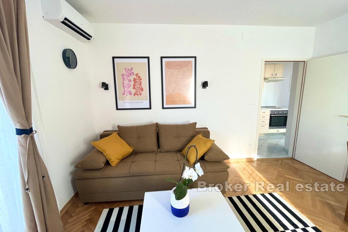 Przestronny apartament z jedną sypialnią i balkonem