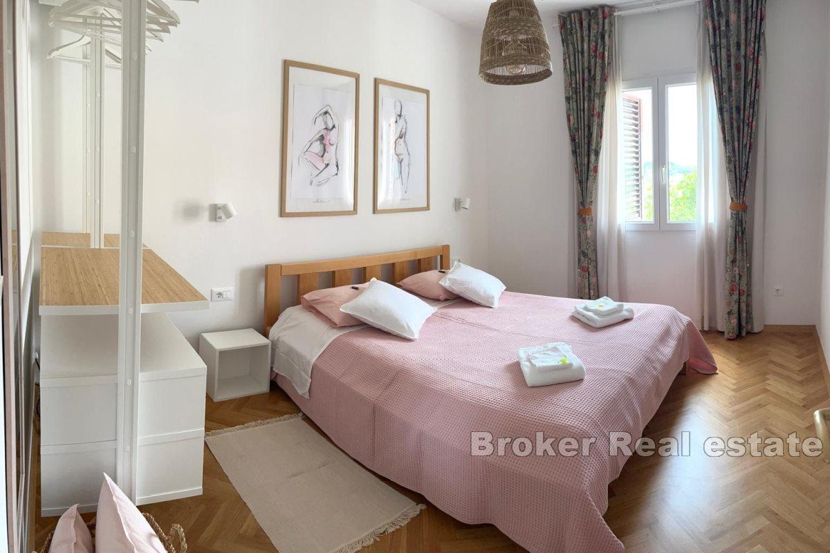 Przestronny apartament z jedną sypialnią i balkonem