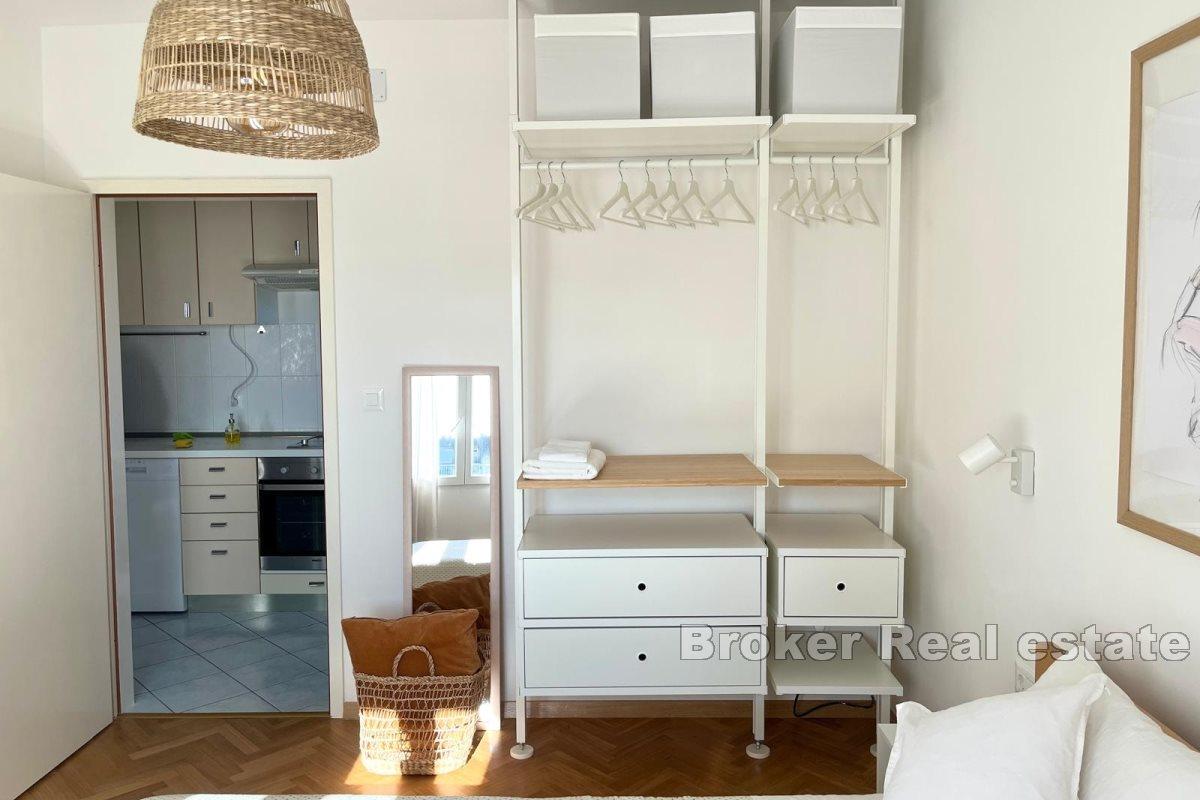 Przestronny apartament z jedną sypialnią i balkonem