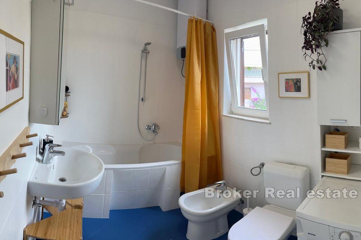 Przestronny apartament z jedną sypialnią i balkonem