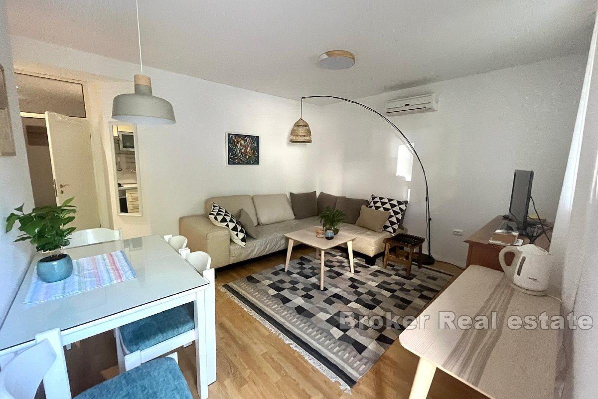 Comfortable one-bedroom apartment with a spacious terrace