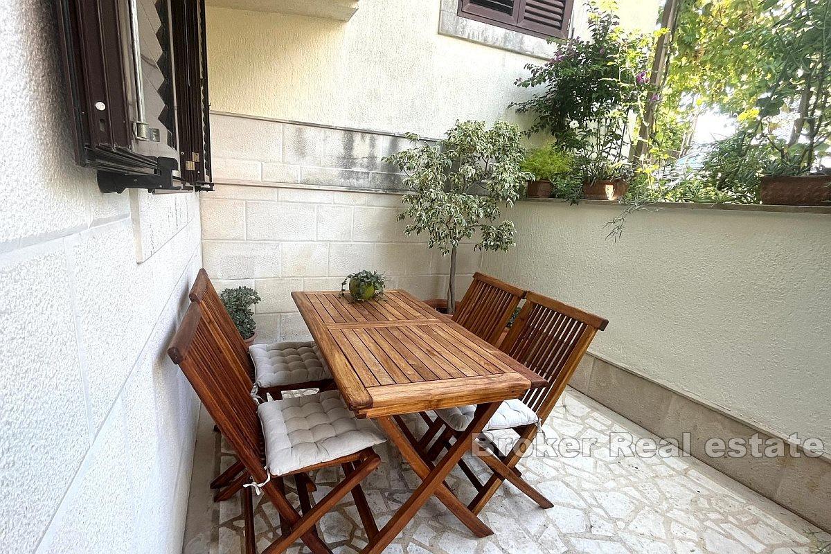 Comfortable one-bedroom apartment with a spacious terrace