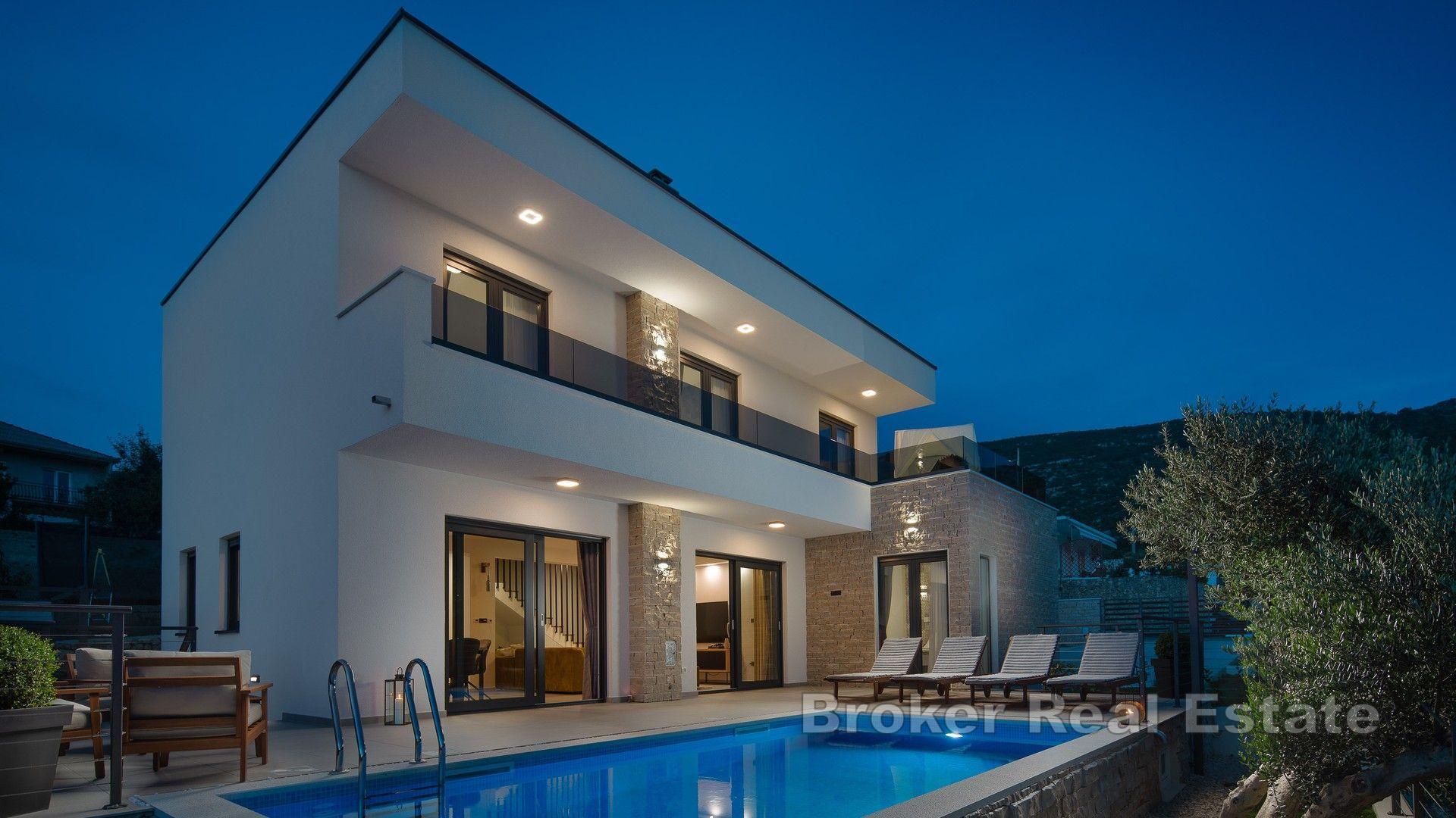 Familienvilla mit großem Garten und Meerblick