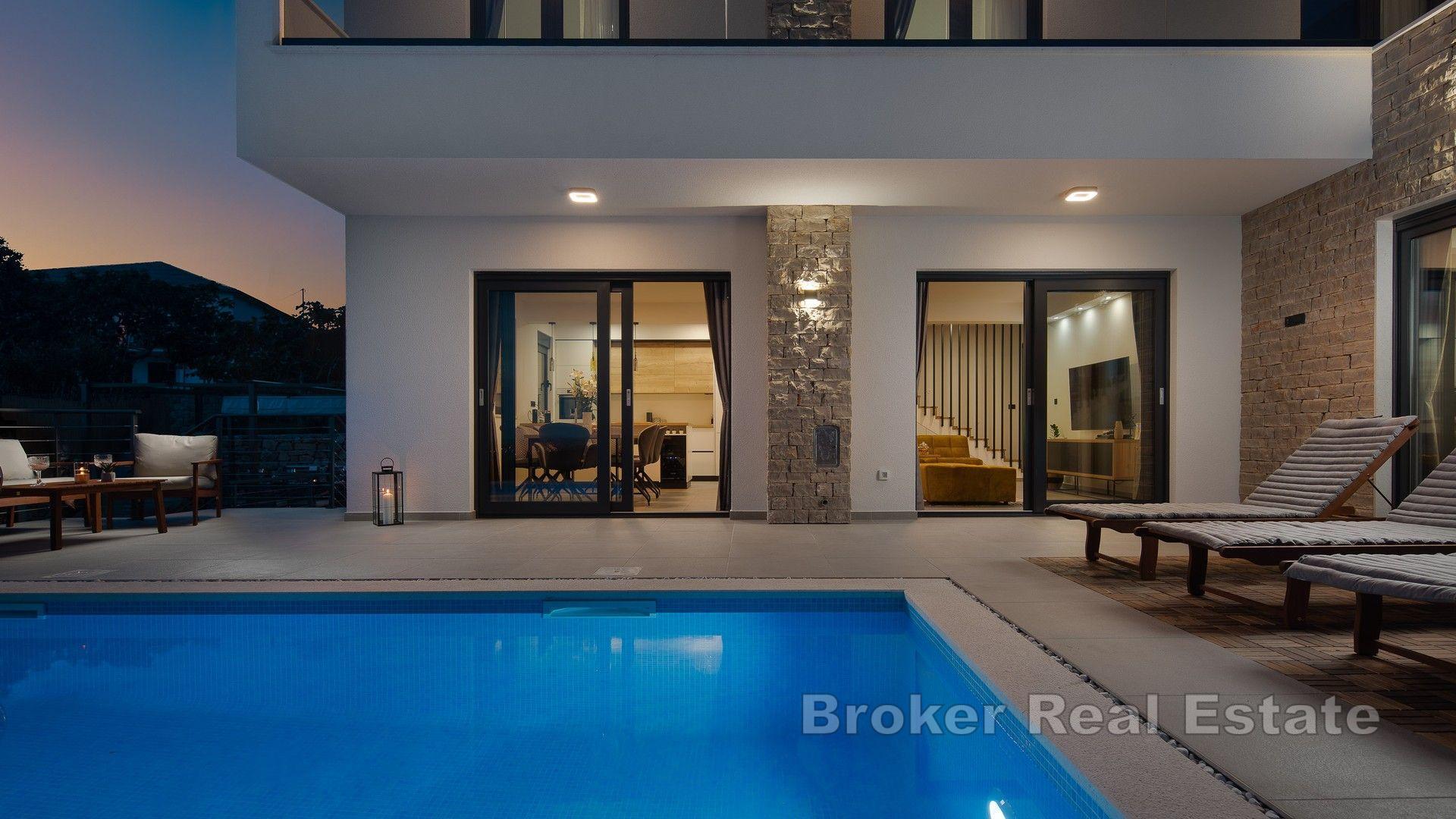 Willa rodzinna z dużym podwórkiem i widokiem na morze