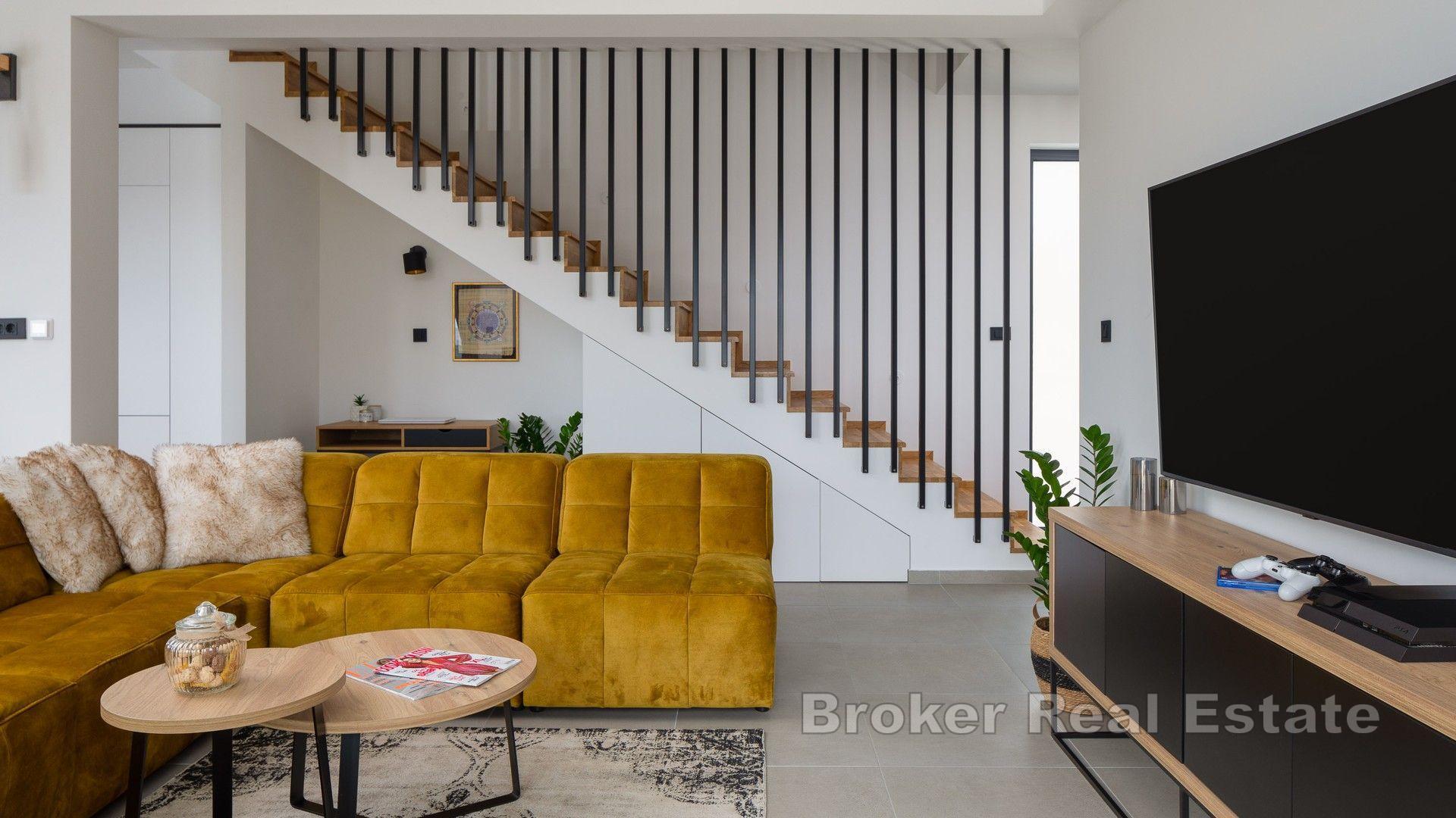 Willa rodzinna z dużym podwórkiem i widokiem na morze