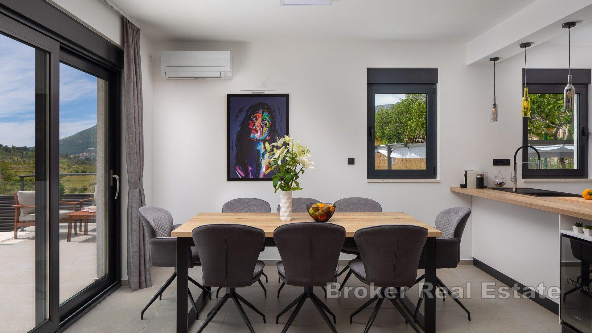 Familienvilla mit großem Garten und Meerblick