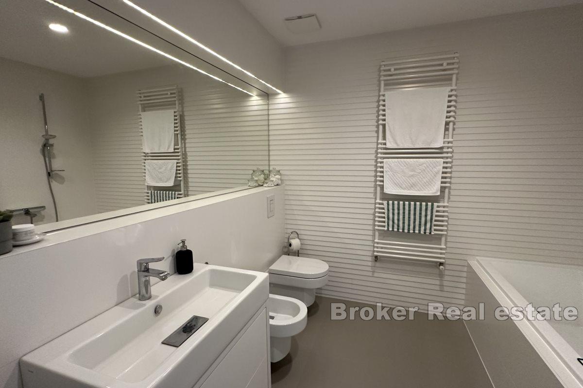 Уникальная двухкомнатная квартира с видом на море