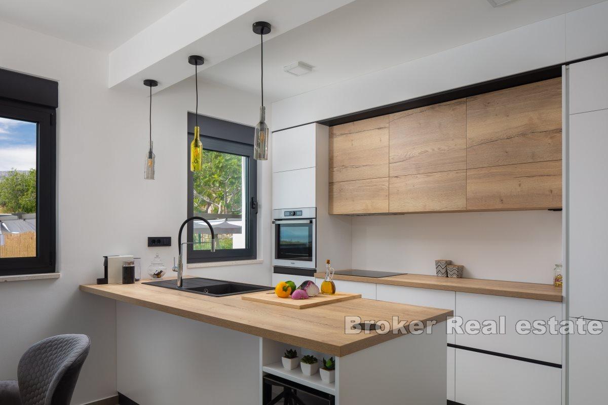 Utmerket villa i fredelige omgivelser med havutsikt