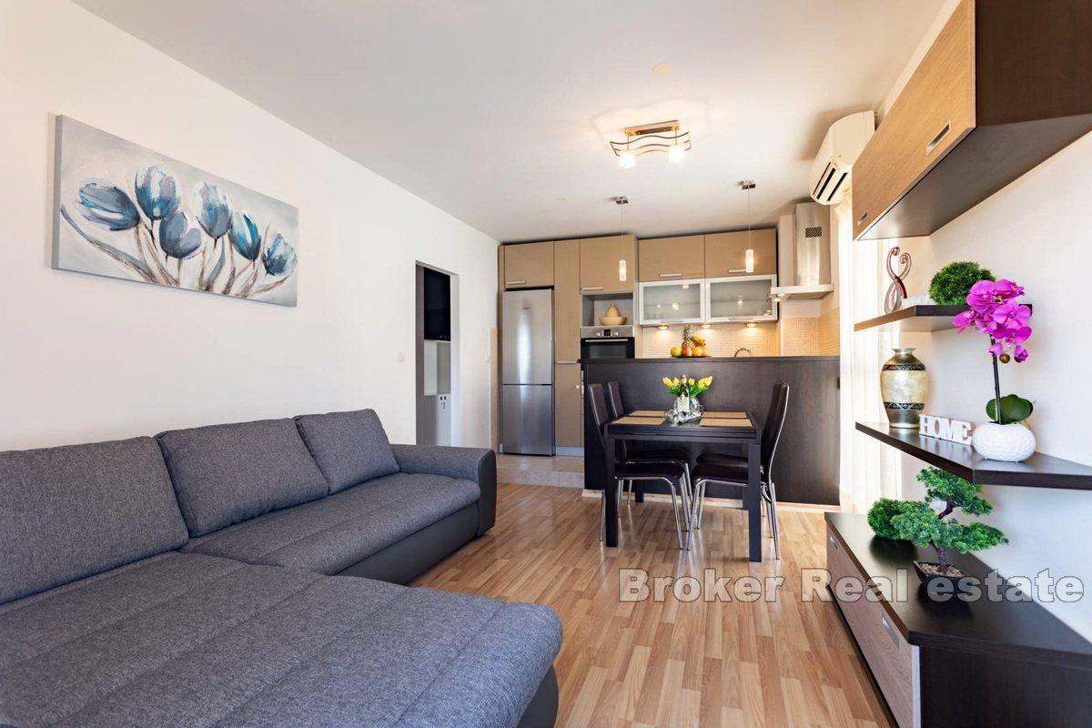 Namješten dvosoban stan u blizini mora