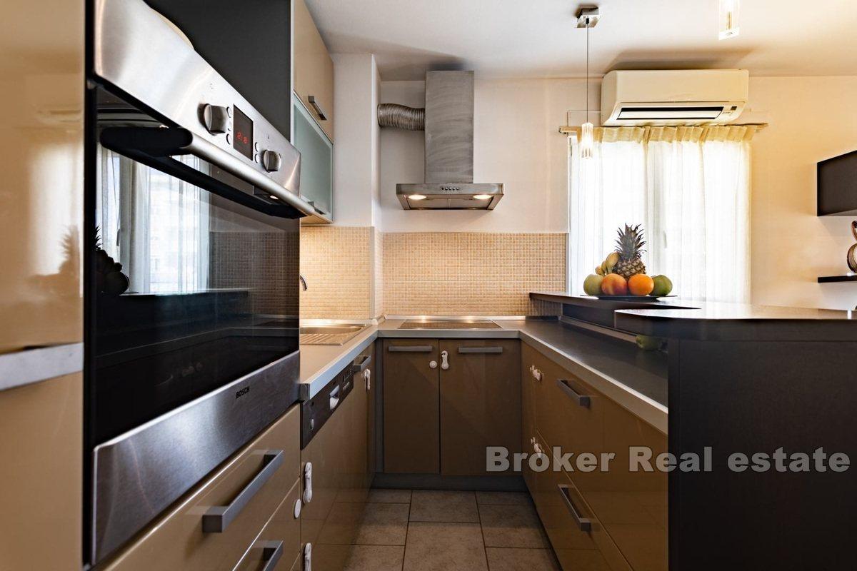 Namješten dvosoban stan u blizini mora