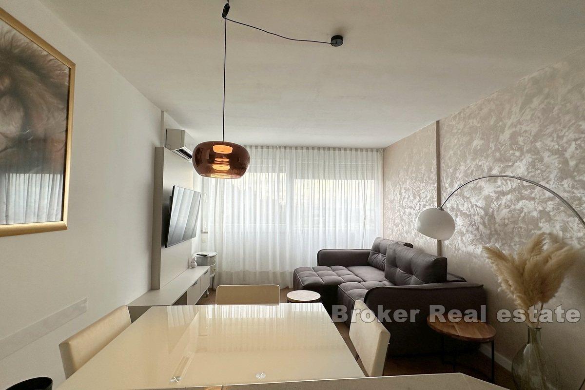 Appartement meublé de deux pièces dans un emplacement privilégié