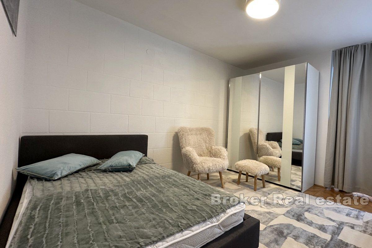 Appartement meublé de deux pièces dans un emplacement privilégié