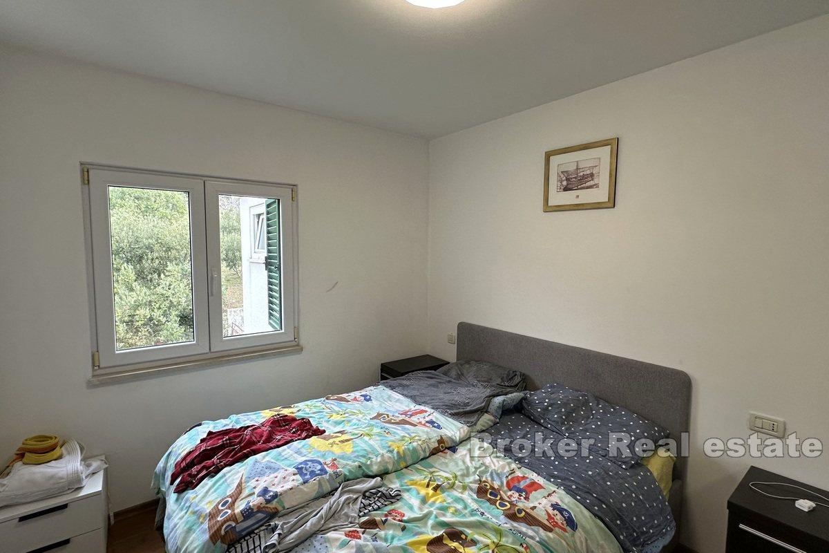 Dva apartmány s parkováním ve druhé řadě u moře