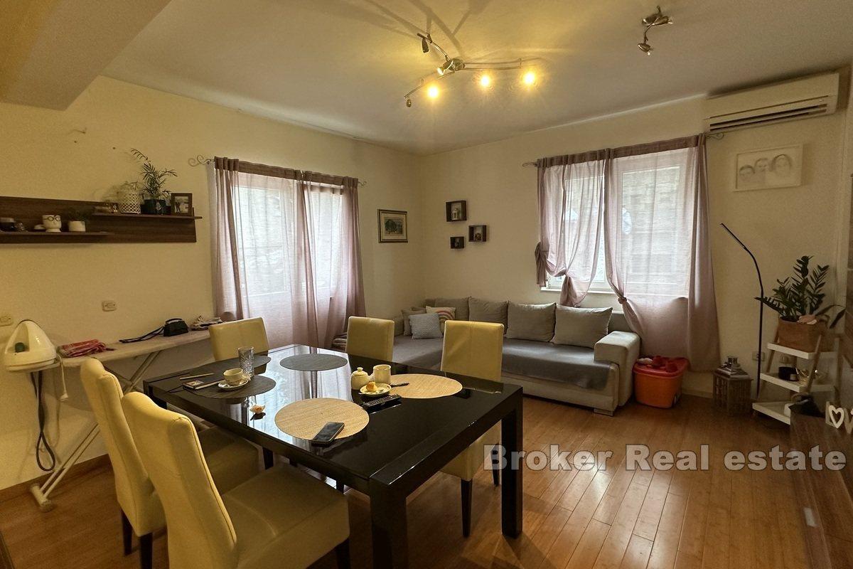 Leilighet med tre soverom og garasje nær sjøen