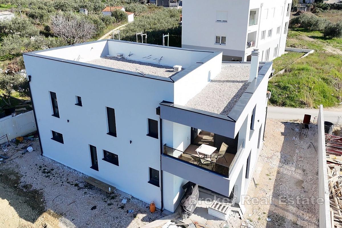 Nowo wybudowany dom z dwoma apartamentami blisko morza