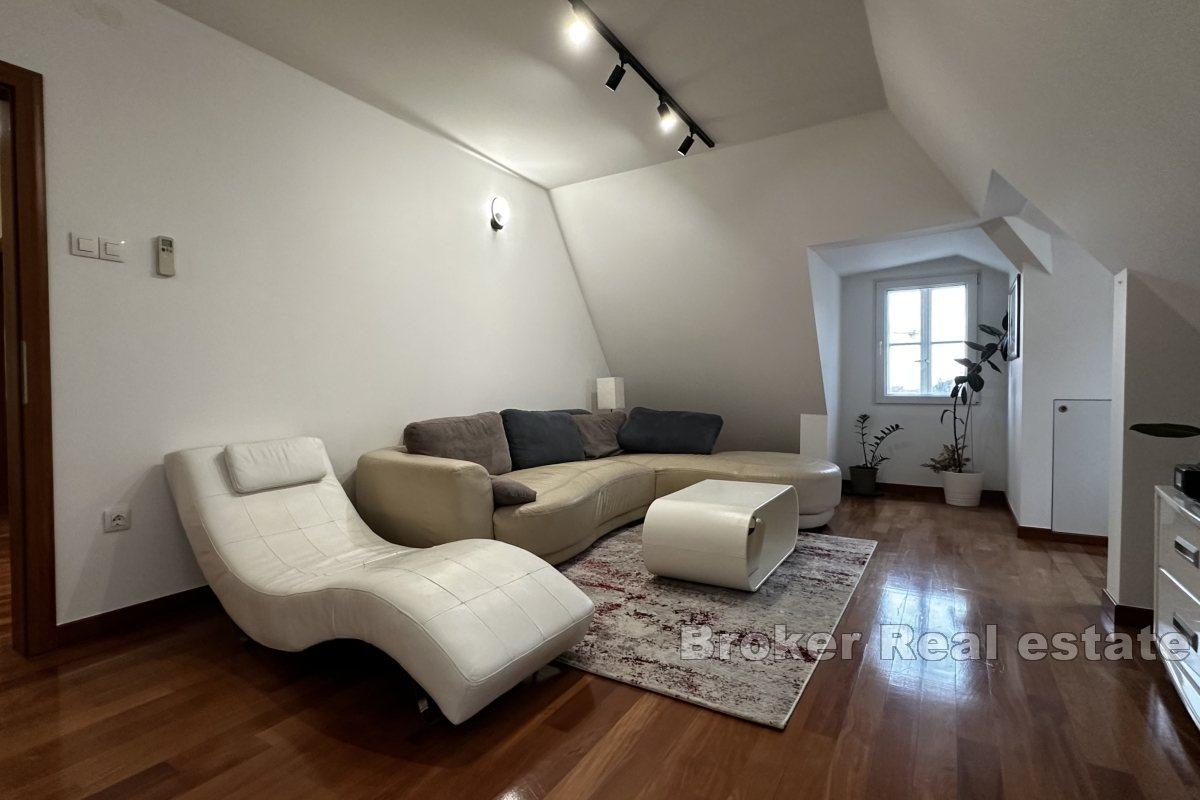 001-2045-72-Split-Center-Comfortable-two-bedroom-apartment-for-sale
