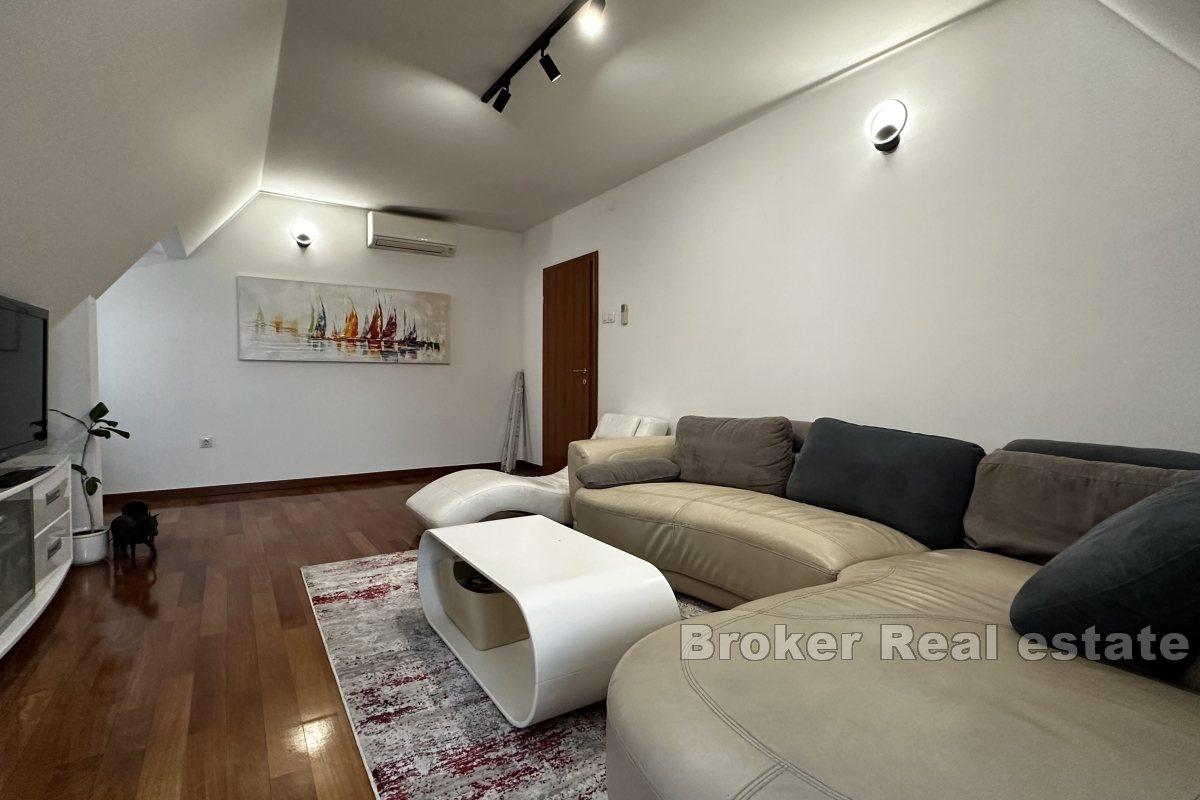 Appartement confortable de deux chambres au cœur de la ville