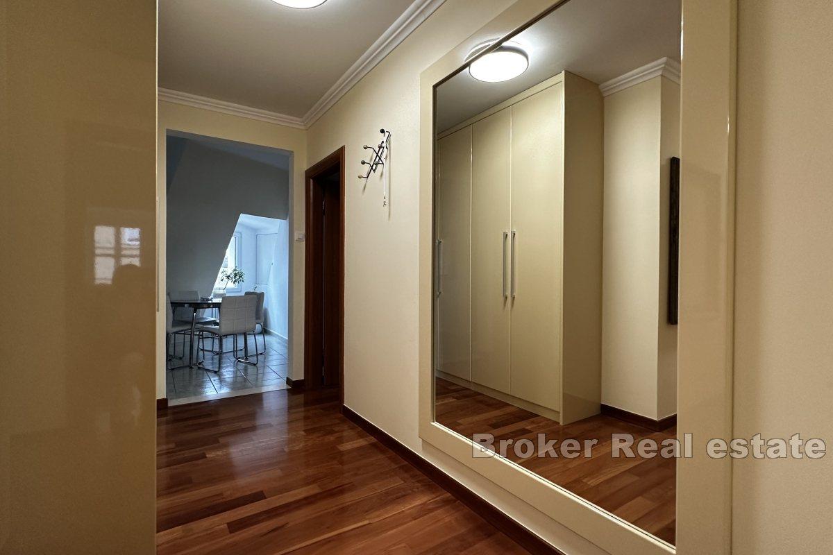 Appartement confortable de deux chambres au cœur de la ville