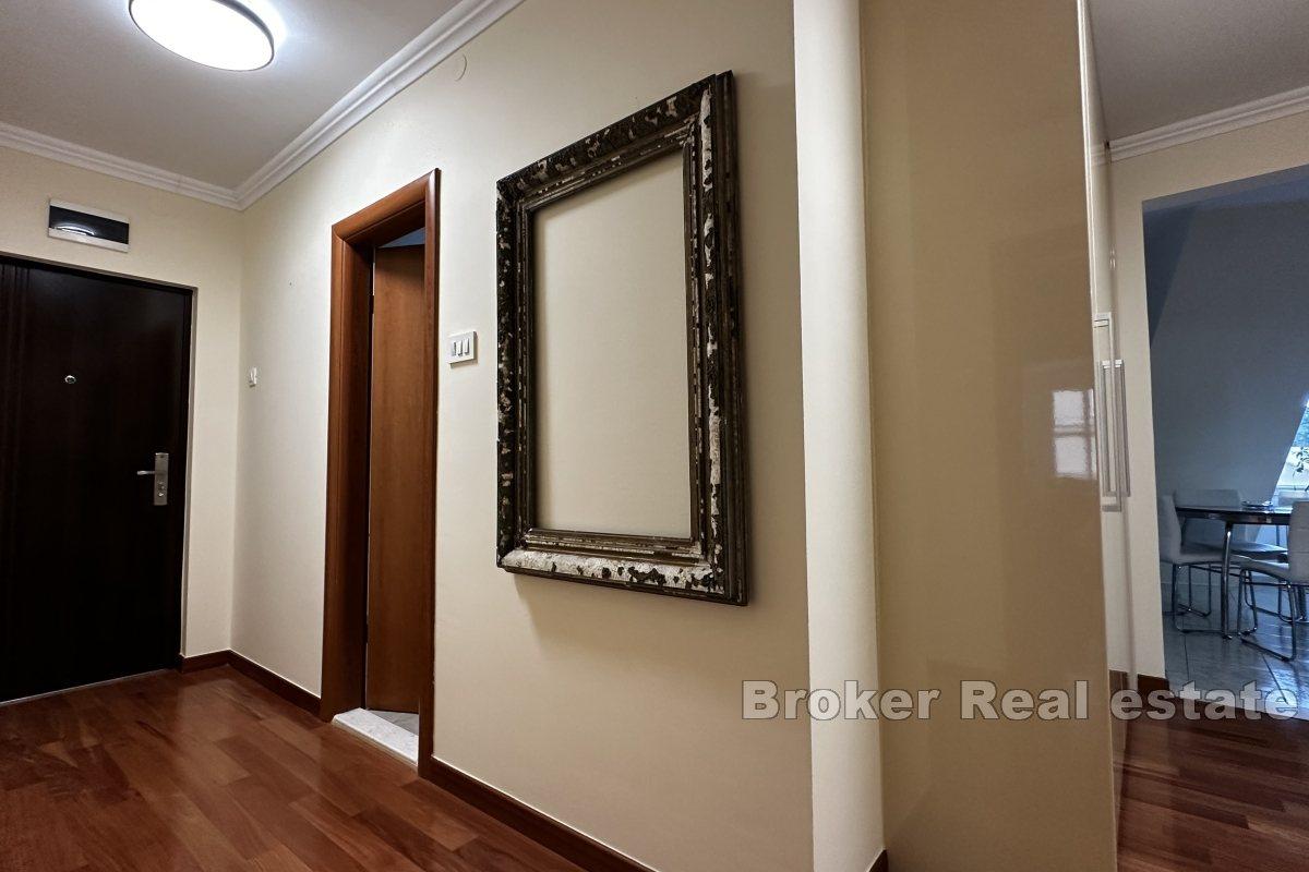 Appartement confortable de deux chambres au cœur de la ville