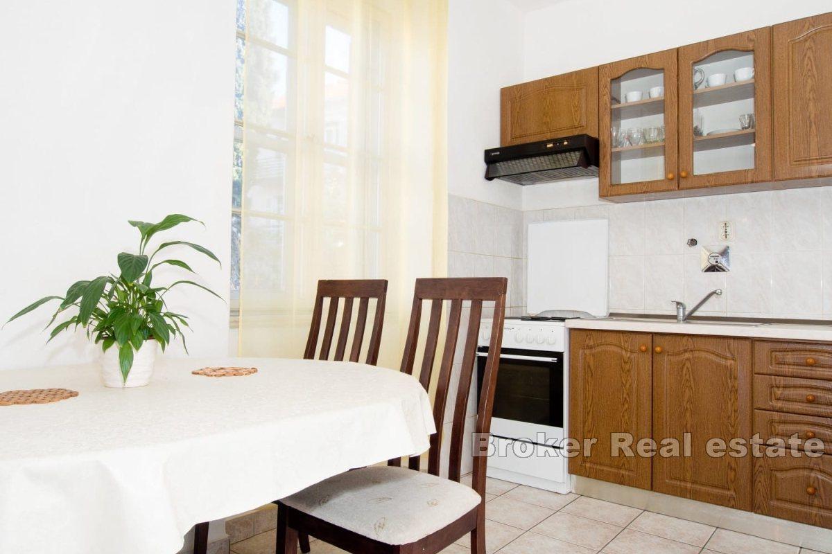 Bekväm lägenhet med två sovrum i ett utmärkt läge