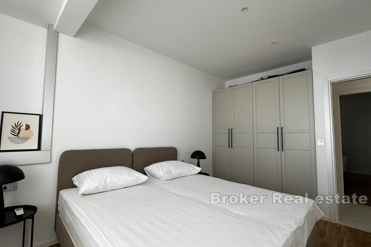 Moderno appartamento con due camere da letto e posto auto in garage