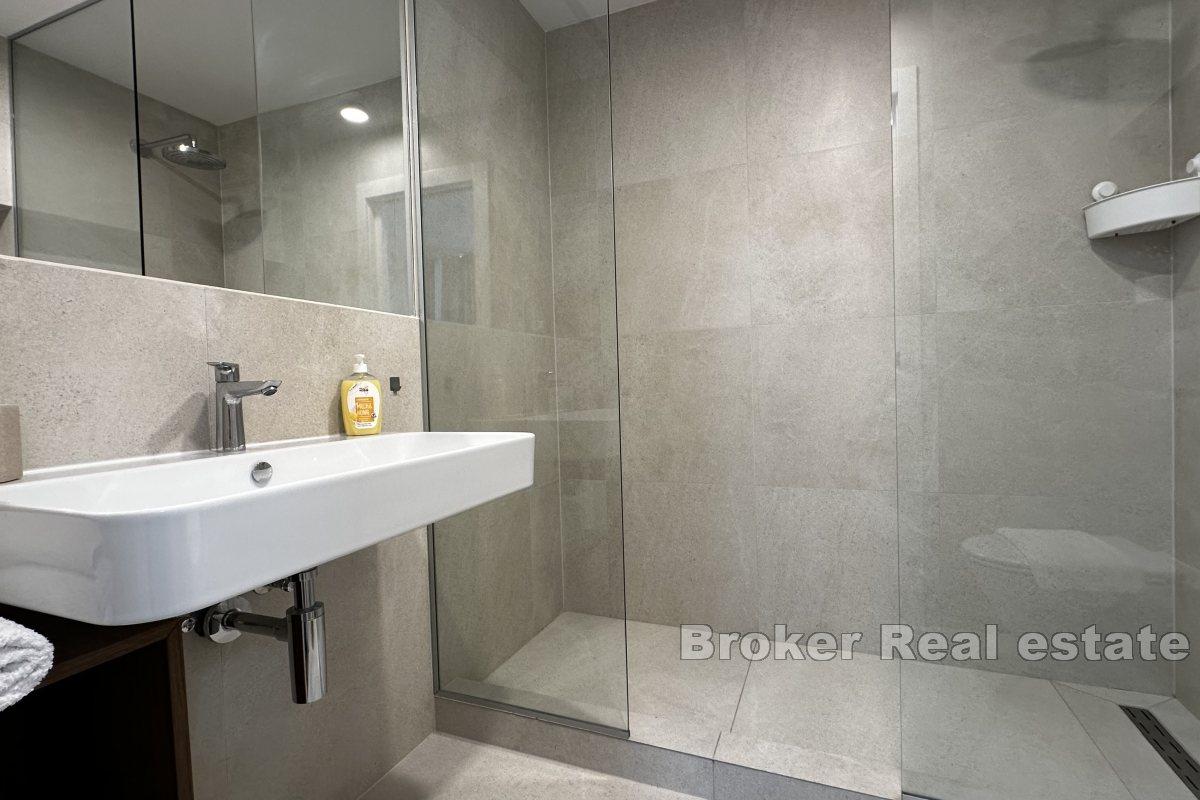 Moderno appartamento con due camere da letto e posto auto in garage