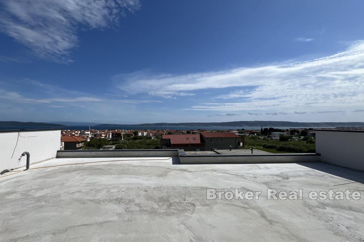 Zweistöckiges Penthouse in einem Neubau mit Meerblick