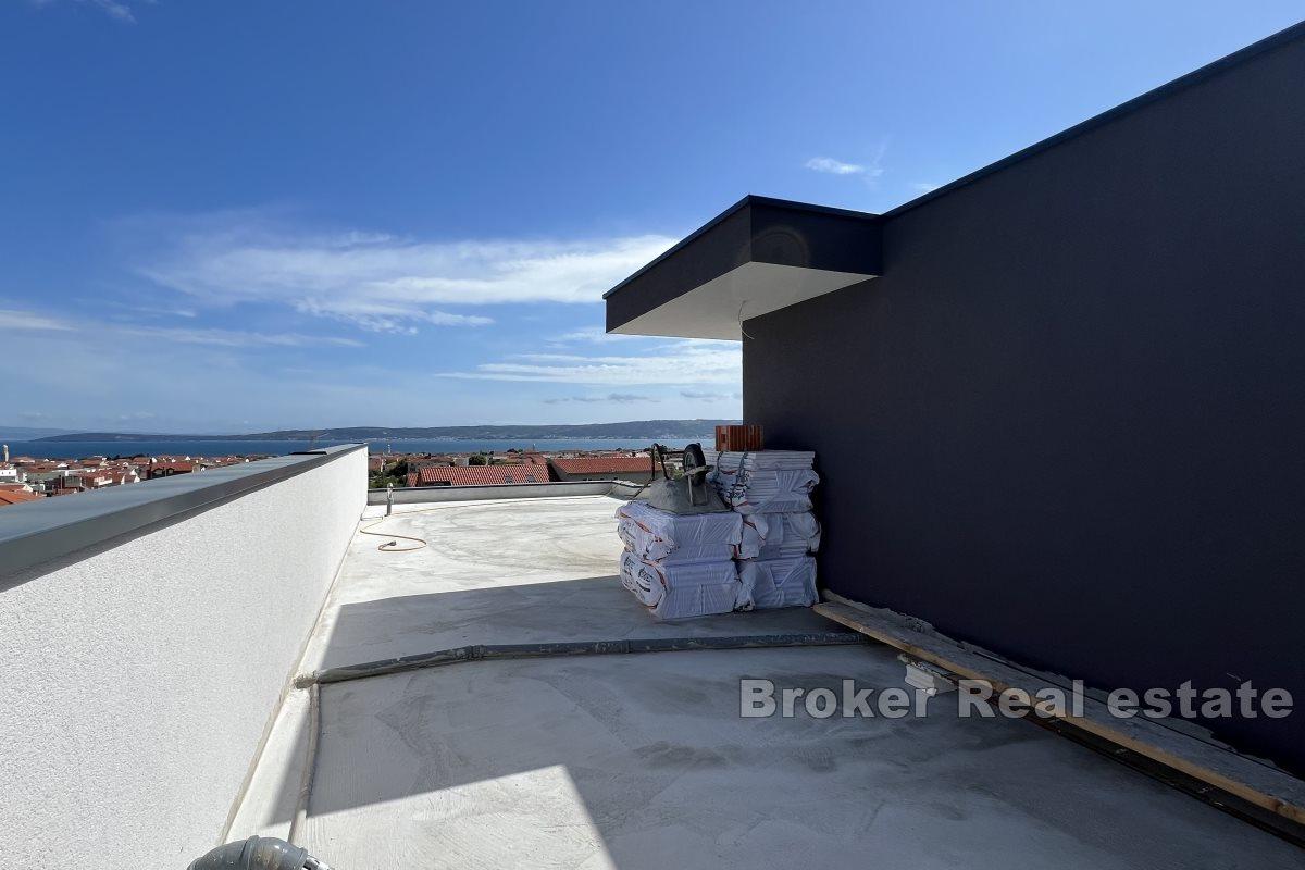 Zweistöckiges Penthouse in einem Neubau mit Meerblick