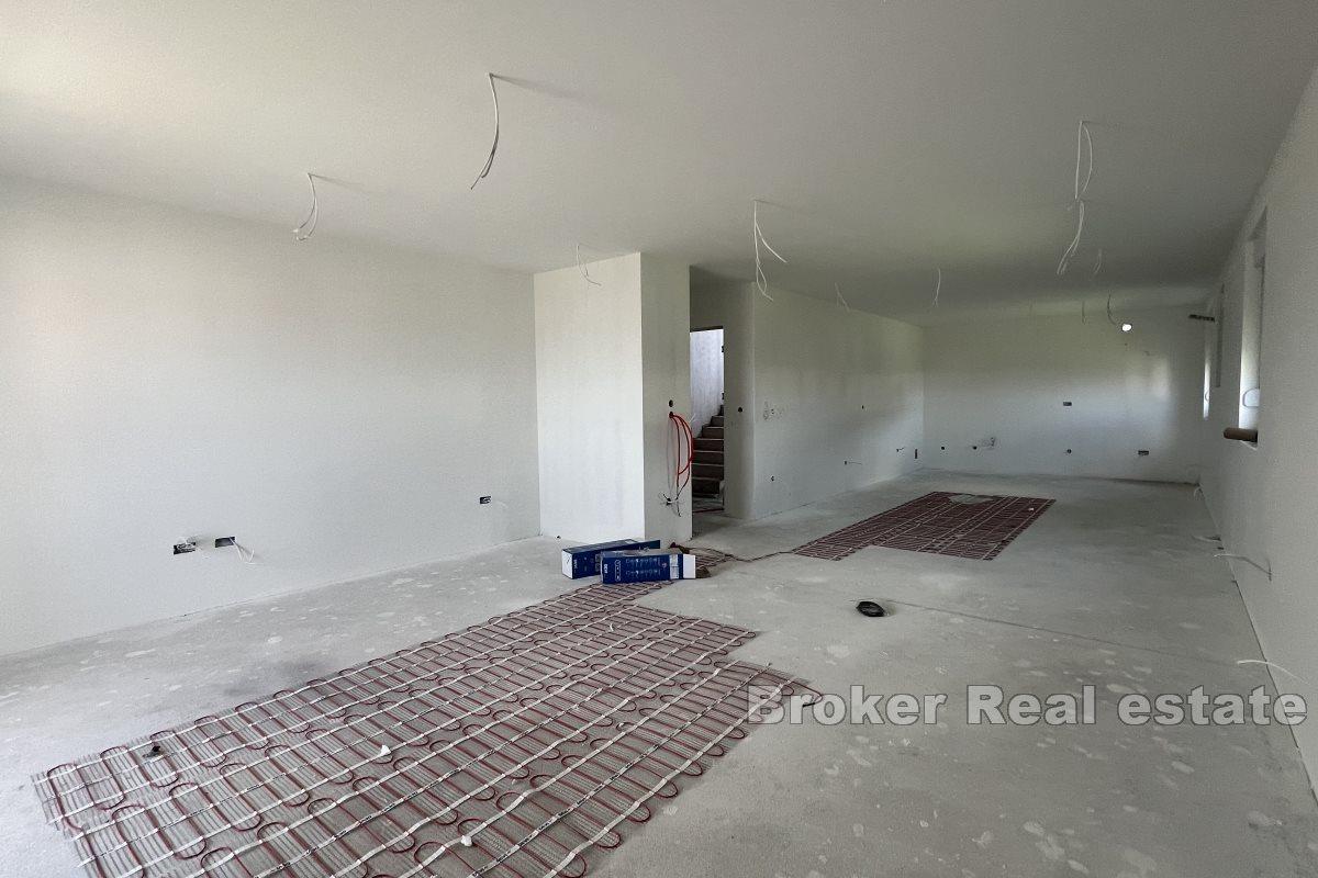 Zweistöckiges Penthouse in einem Neubau mit Meerblick