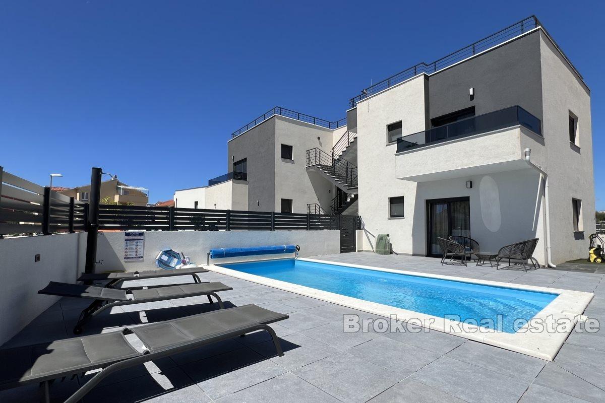 001-2046-05-Vodice-Villa-with-pool-in-a-quiet-area-for-sale