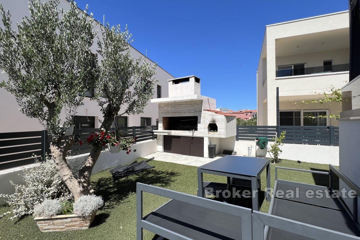 Bella casa con piscina in una zona tranquilla