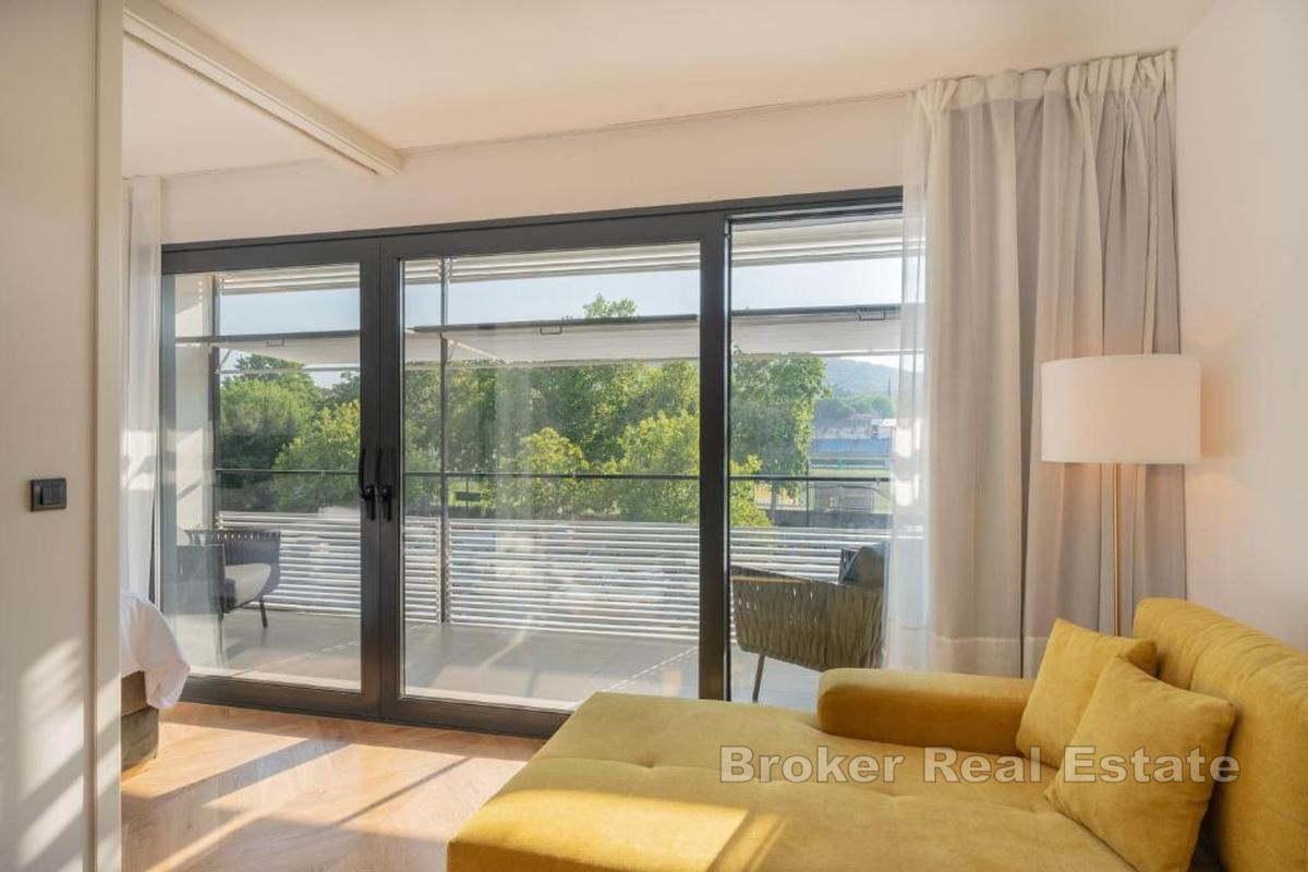 Två modernt möblerade lägenheter mitt i staden