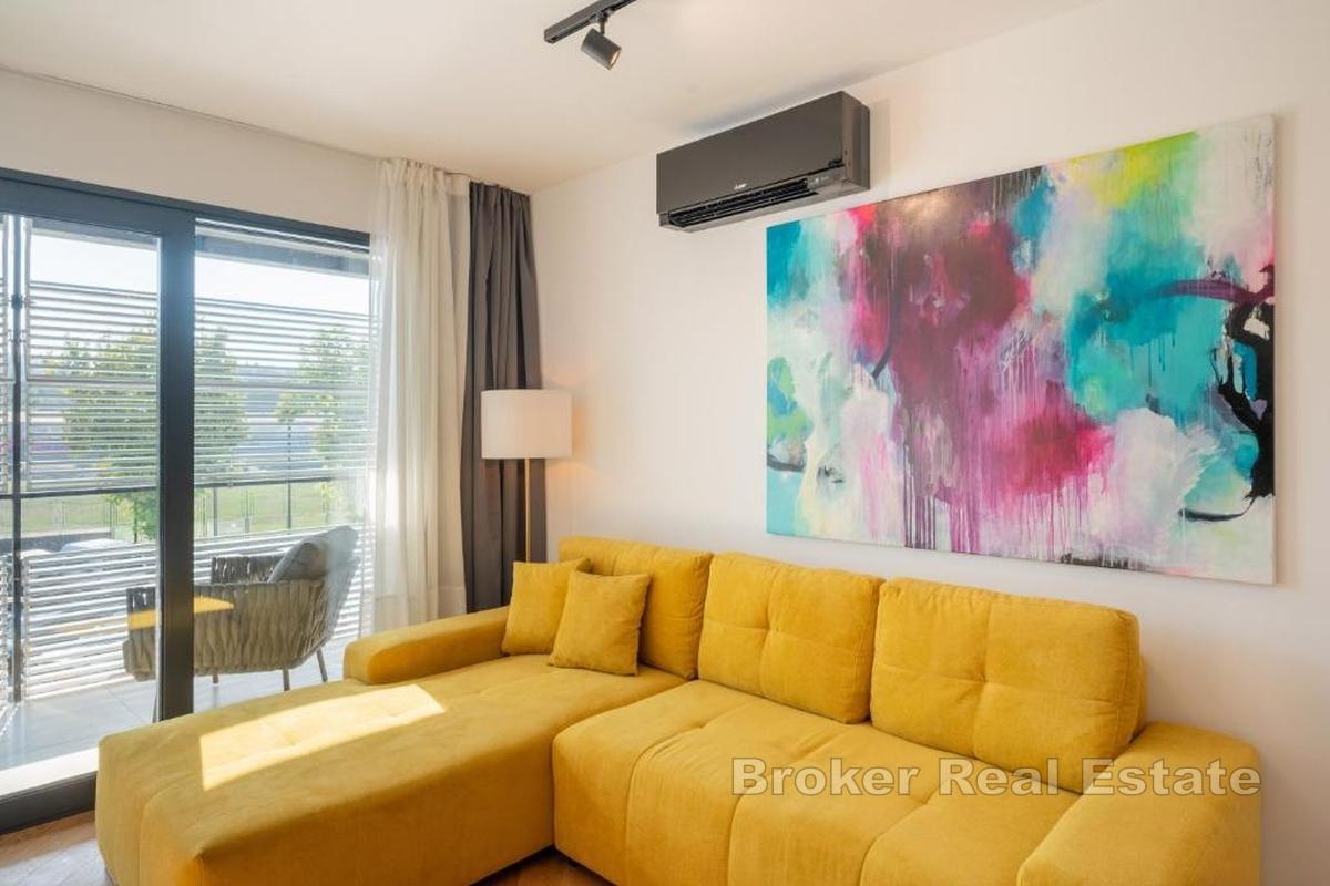 Två modernt möblerade lägenheter mitt i staden