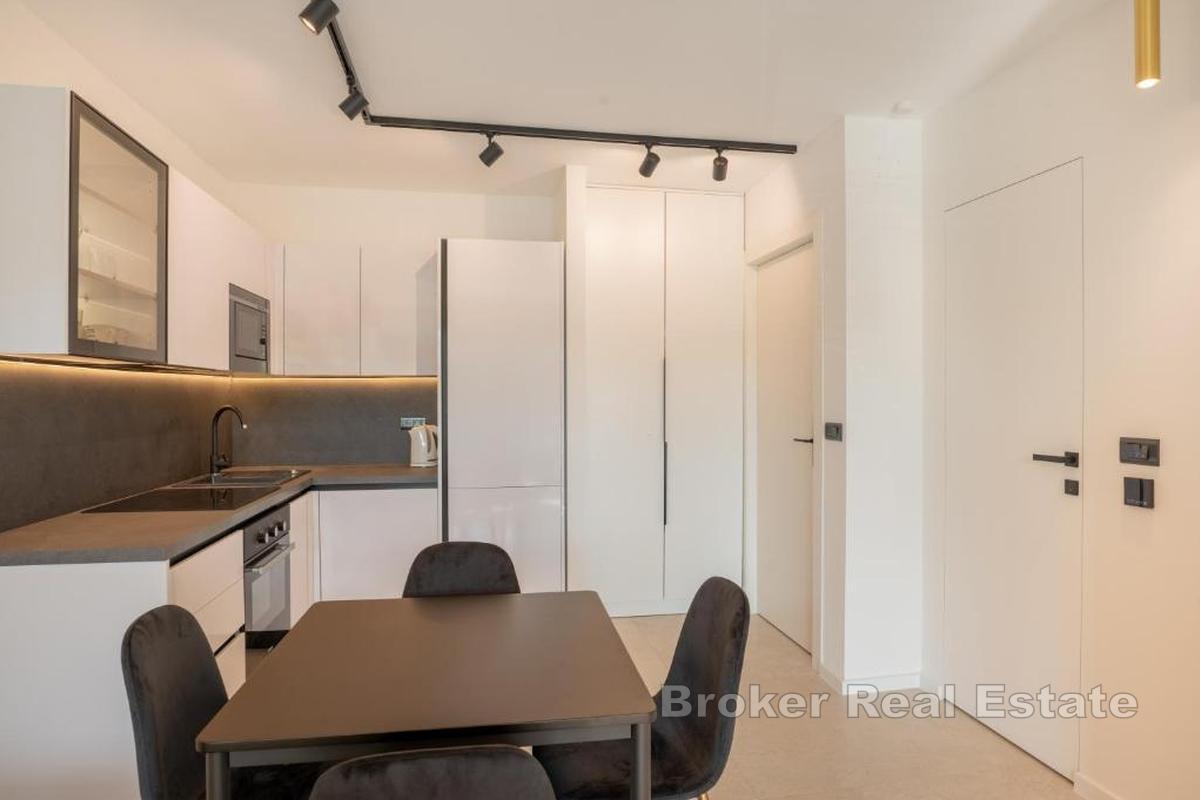 Dwa nowocześnie umeblowane apartamenty w samym centrum miasta