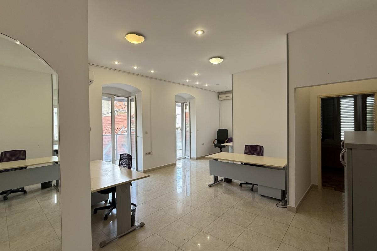 001-2046-111-Split-Business-space-in-the-very-centre-of-the-city-for-rent