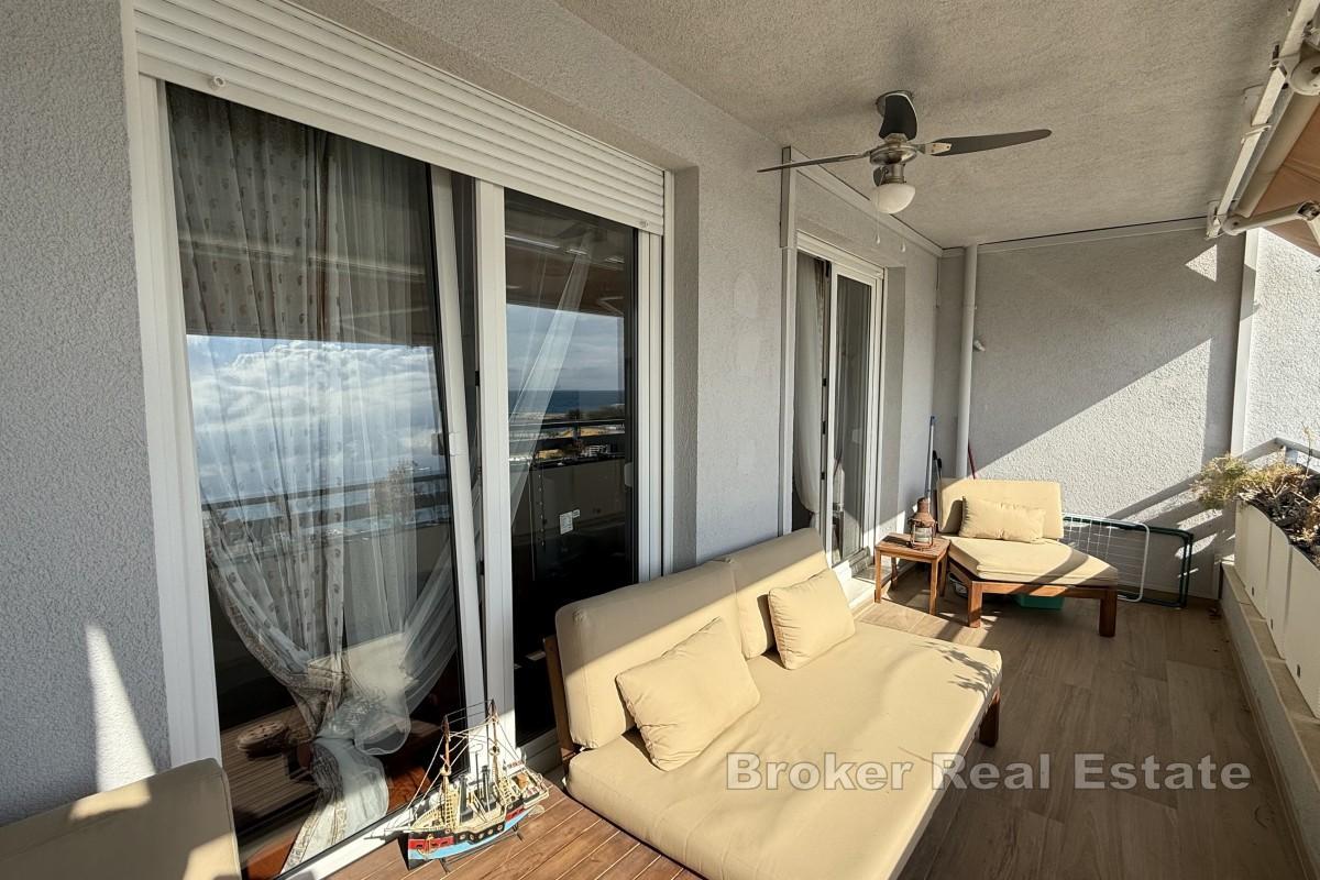 Moderne Wohnung mit Meerblick