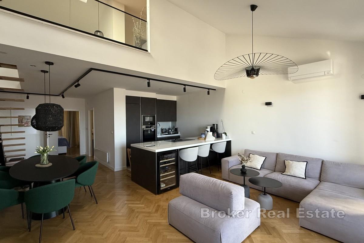 Appartamento arredato in stile moderno con vista mare