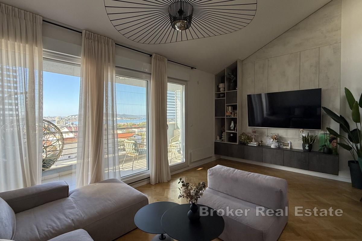 Modern eingerichtete Wohnung mit Meerblick