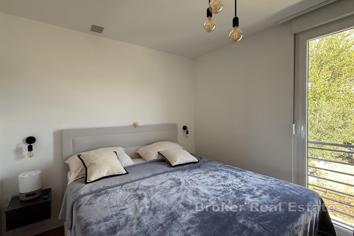 Appartamento arredato in stile moderno con vista mare