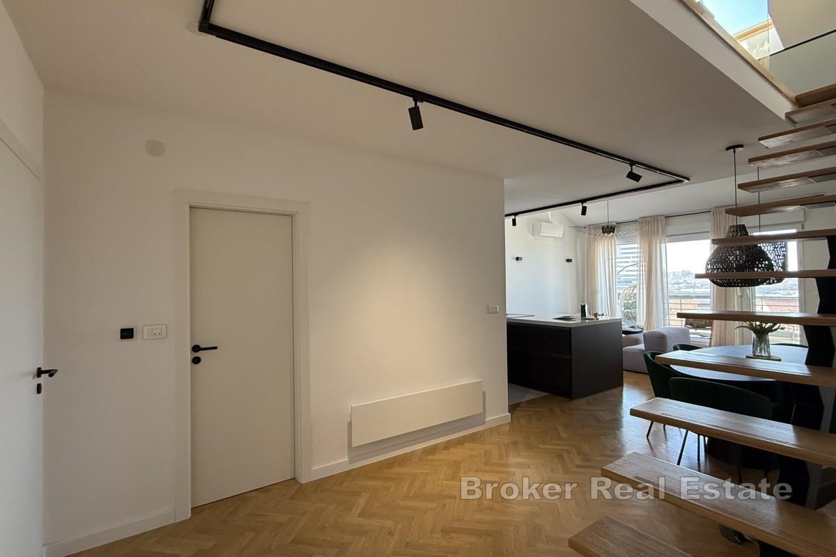 Modern eingerichtete Wohnung mit Meerblick